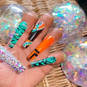 Press on nails “2 Much” set